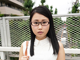 東北の町役場で働く地味なアノ子はアプリで男を漁りまくり、1日10回以上オナニーを貪る性依存症メガネ巨乳娘 サンプル動画サムネイル